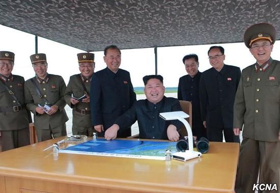 金正恩：中远程战略弹道导弹发射训练是对美韩军演的武力示威