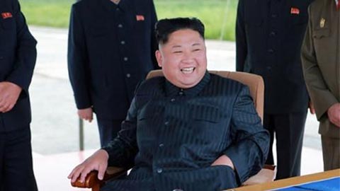 朝鲜最高领导人金正恩在现场指导