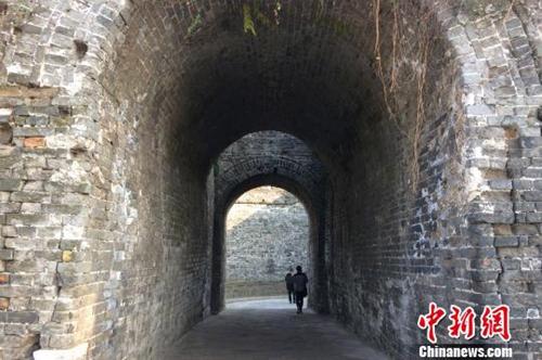 资料图：荆州古城墙内部一景。　董晓斌 摄