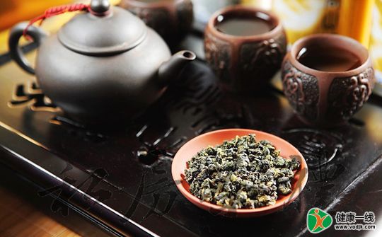 中老人喝乌龙茶能保护听力