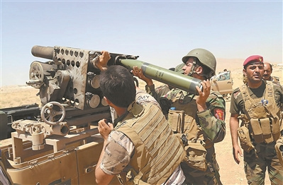 库尔德士兵打击“伊斯兰国”武装