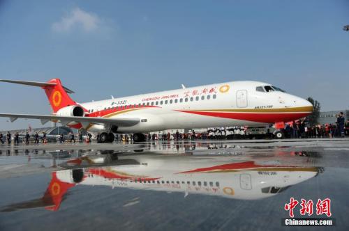 中国首架喷气式支线客机——ARJ21飞机。资料图。张浪 摄