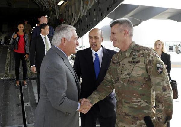美国国务卿蒂勒森突访阿富汗 与阿总统举行会谈