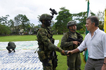 哥伦比亚缴获超12吨毒品 总统现身视察