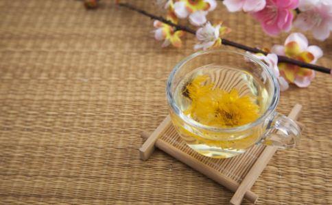 菊花茶有哪些副作用 菊花茶的禁忌是什么 哪些人不能喝菊花茶