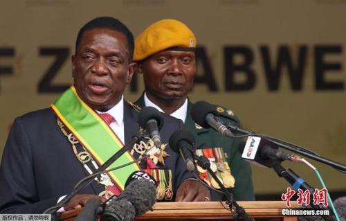 资料图：11月24日，在津巴布韦首都哈拉雷的国家体育场，津巴布韦新任总统埃默森·姆南加古瓦宣誓就职。