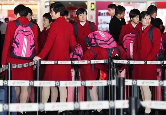 朝鲜代表团经北京赴日本参加东亚足球锦标赛