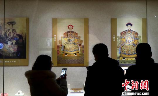 “走进养心殿——大清的家国天下”21日在南京博物院正式开展。　泱波　摄