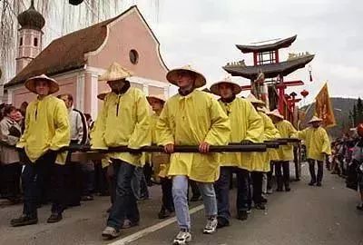 这个德国小镇居民自称是中国人 还在春节狂欢游行