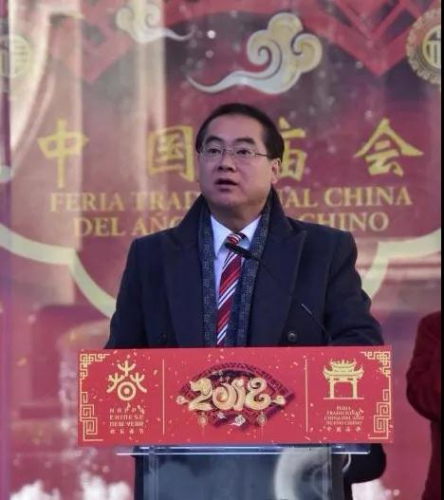 郭军副主任代表中国国务院侨办向广大旅西侨胞致以节日的问候和新春的祝福。