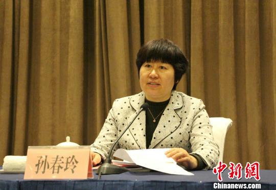 山东省中医药管理局局长孙春玲在2018年全省中医药工作会议上发言。　赵晓 摄