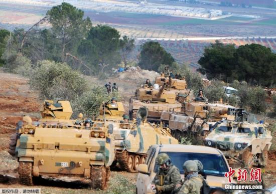 当地时间1月28日，土耳其部队在叙利亚攻击库尔德族武装成员的军事行动。