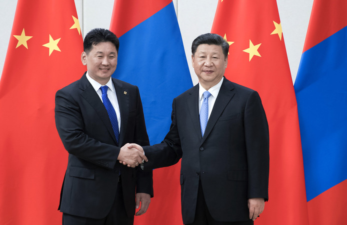 习近平会见蒙古国总理呼日勒苏赫