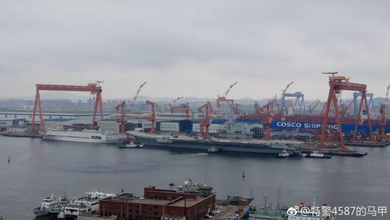 中国国产航母今日或海试 多艘拖船已集结就位