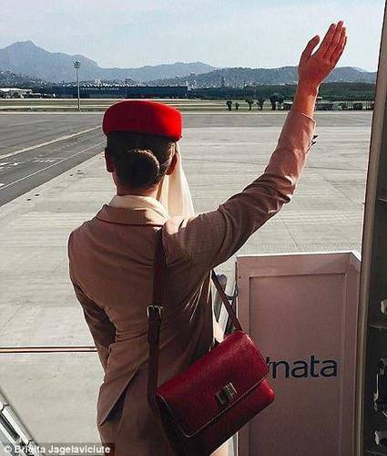 美女空姐一年蹭玩74个国家 晒旅行照狂吸粉