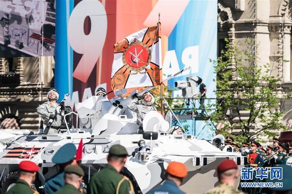 5月9日，在俄罗斯莫斯科，俄装甲部队参加阅兵式。