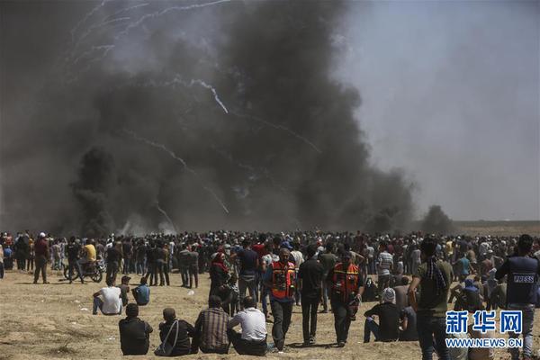 5月14日，在加沙城以东的加沙地带与以色列边境，巴勒斯坦民众参加示威活动。当天，巴勒斯坦民众在巴多地举行游行示威，抗议美国驻以色列使馆当天在耶路撒冷正式开馆。抗议者与以色列士兵发生冲突，导致至少55名巴勒斯坦人死亡、2800多人受伤。