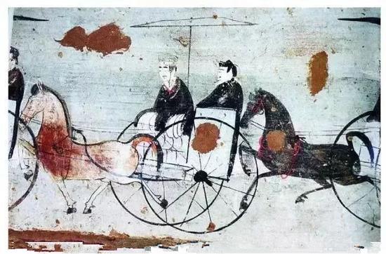 汉代到魏晋时期，主要的马车被称之为轺车，是一种非常轻便的交通工具。