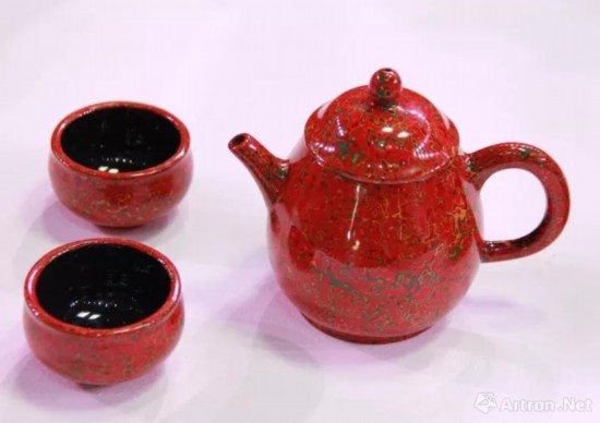 《菠萝漆紫砂茶具》 俞均鹏（徽州漆器） 2017年