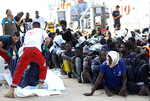 利比亚海军在西部海域救起191名非法移民