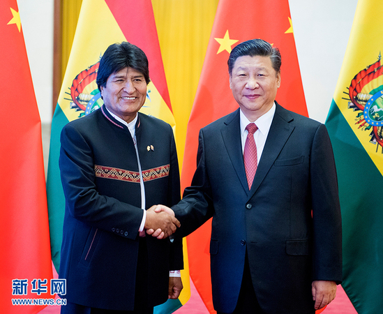 6月19日，国家主席习近平在北京人民大会堂同玻利维亚总统莫拉莱斯举行会谈。这是会谈前，习近平在人民大会堂北大厅为莫拉莱斯举行欢迎仪式。新华社记者李学仁摄