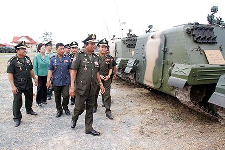 外媒:柬埔寨获中国1亿美元军援 两军明年进行军演