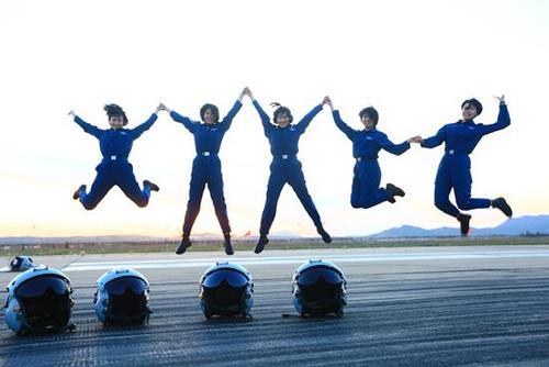 空军第十批女飞行学员纪实：做战斗员不做表演员