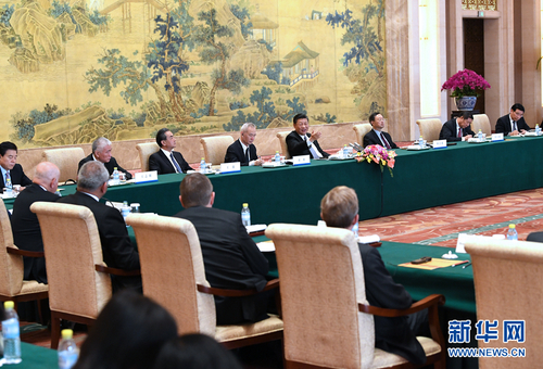 6月21日，国家主席习近平在北京钓鱼台国宾馆会见来华出席“全球首席执行官委员会”特别圆桌峰会的知名跨国企业负责人，并同他们座谈交流。新华社记者饶爱民摄1