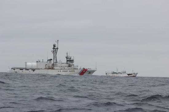 中国渔船非法捕捞 美舰人员获中方批准后登船检查