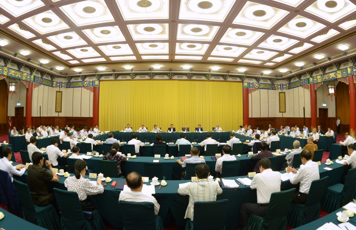 全国政协十三届常委会第二次会议举行小组讨论