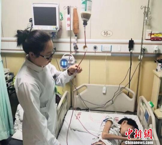 妹妹粪便救哥哥上海医生创新使用“粪菌移植”治肠道疾病
