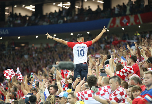 这些克罗地亚球迷竟希望国家队输球 怎么回事?