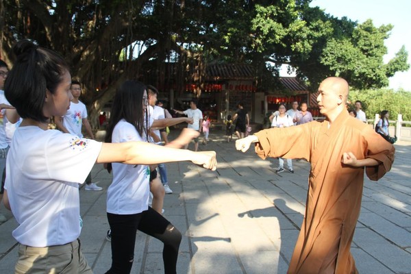 泉州少林寺常定方丈现场教授少林五祖拳入门招式