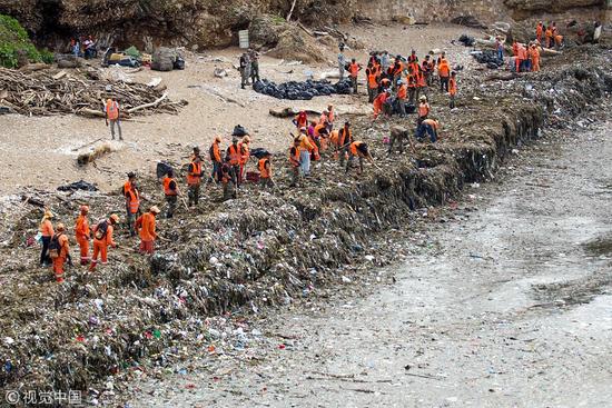 海洋垃圾反攻 加勒比岛国度假沙滩被垃圾吞没