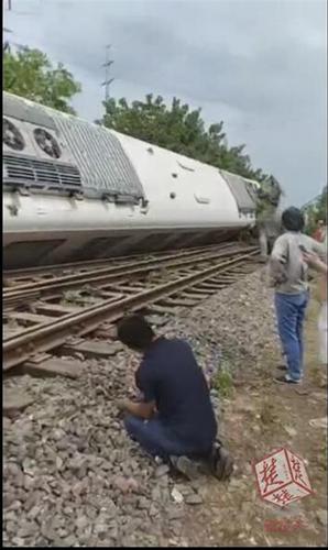 武汉地铁7号线列车疑测试时翻车 车辆尚未交付