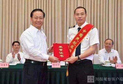 川航“英雄机长”刘传健被清华大学经管学院录取