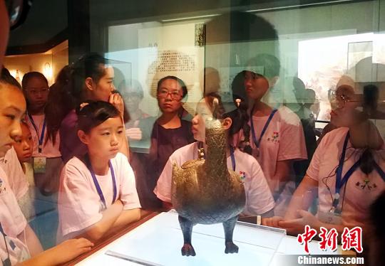 中国侨网营员在山西博物院参观。　杨杰英　摄