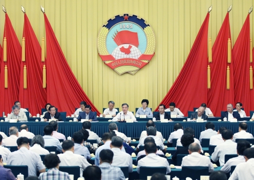 　8月22日，政协第十三届全国委员会常务委员会第三次会议在北京闭幕。中共中央政治局常委、全国政协主席汪洋主持闭幕会并讲话。