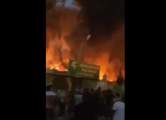 示威者纵火烧毁伊朗领馆 伊拉克外交部深感遗憾