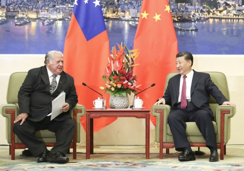 9月18日，国家主席习近平在北京人民大会堂会见来华出席夏季达沃斯论坛的萨摩亚总理图伊拉埃帕。