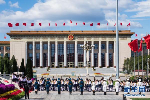9月30日，烈士纪念日向人民英雄敬献花篮仪式在北京天安门广场隆重举行。 新华社记者翟健岚 摄2