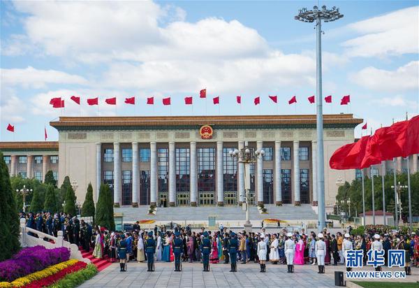 9月30日，烈士纪念日向人民英雄敬献花篮仪式在北京天安门广场隆重举行。 新华社记者翟健岚 摄3
