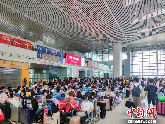 福州火车站迎国庆黄金周返程客流高峰