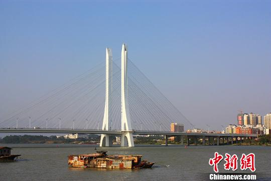 广东惠州隆生大桥主桥顺利合龙将缓解东江大桥拥堵
