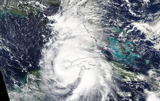 迈克尔直扑美佛州升级为4级飓风12万人强制撤离