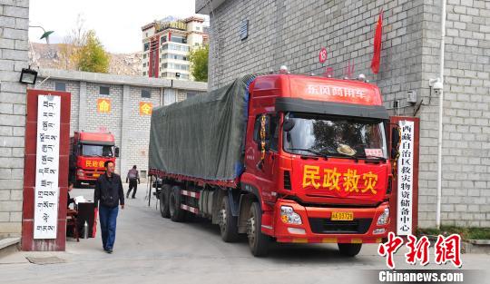 西藏民政厅向金沙江堰塞湖灾区紧急调拨救灾物资