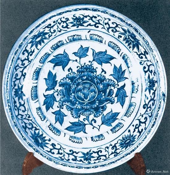 15世纪青花牡丹纹盘 口径44.0厘米 伊朗阿特比尔庙旧藏