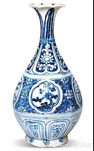 15世纪青花松竹梅纹多角瓶 高28.5厘米　大阪市立东洋陶瓷美术馆藏