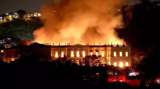 火灾中的巴西国家博物馆