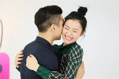 2015年，《我们相爱吧》刘雯与崔始源的录制花絮（图片来源：视觉中国）